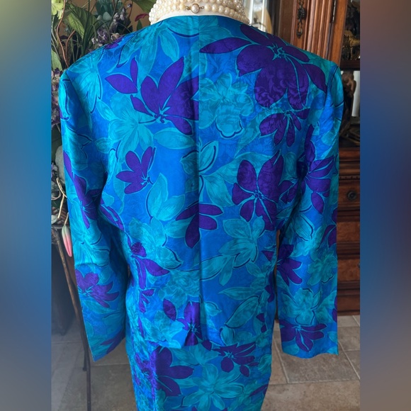 Elegant vintage 100% Silk Suit by Adrianna Papell 2 piece skirt set - Picture 9 of 16